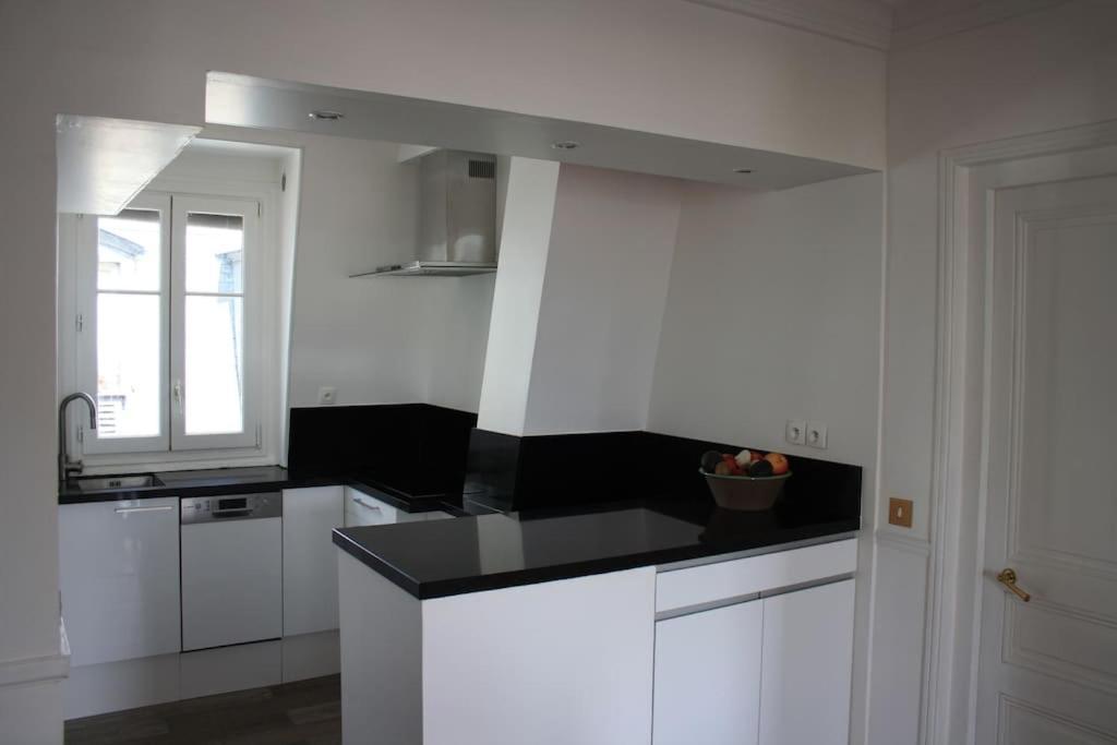 Eiffel Tower View - Republique 4 People 2 Bedrooms Appartement Parijs