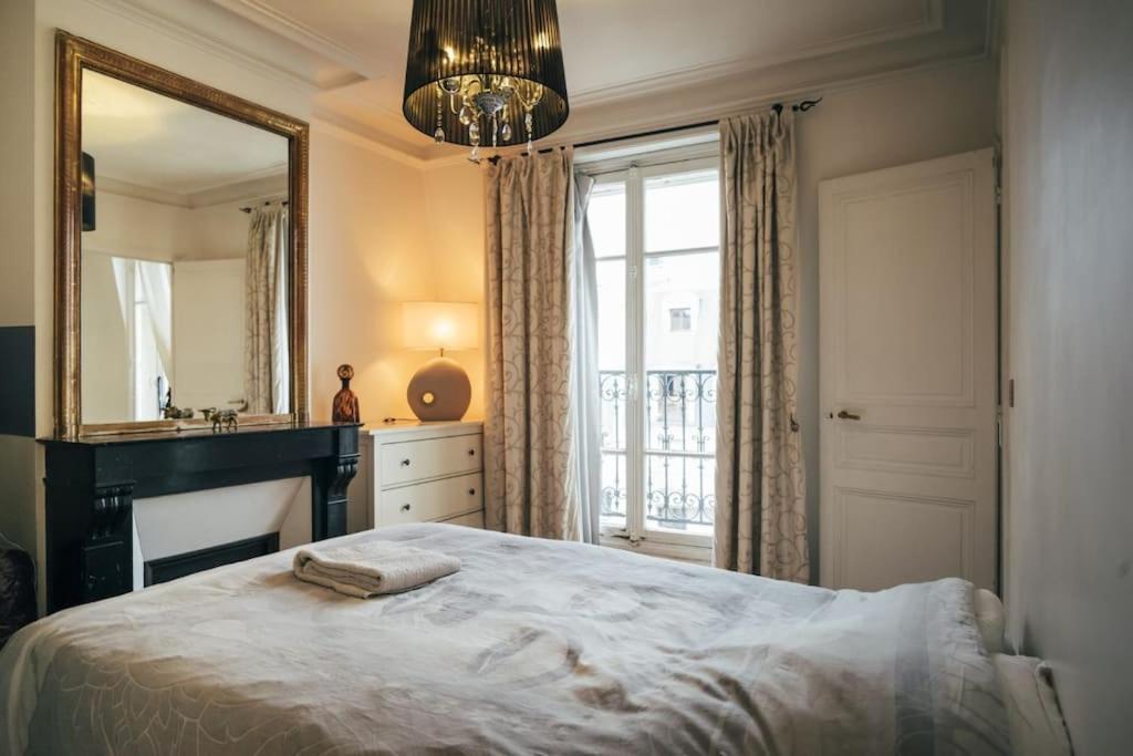 Appartement Eiffel Tower View - Republique 4 People 2 Bedrooms Parijs